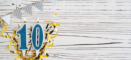 Number 10 blue celebration candle on white wooden background. happy birthday candles. Concept of celebrating birthday, anniversary, important date, holiday. copyspace. Bannerの写真素材