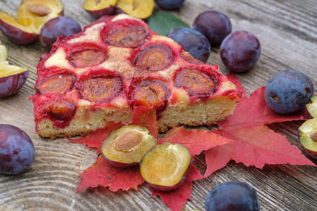 plum pie and fresh plums in a wicker basketの写真素材