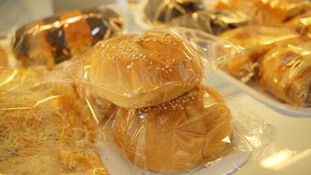 Bread in plastic bag on shelf in bakery shop, stock photoの写真素材