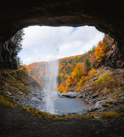 Beautiful Natural Cave Waterfall Lake in Autumn New England Landscape Photography. Kaaterskill Falls New York Hiking Trail Epic Viewpoint Forestの写真素材