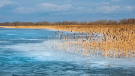 A frozen lake in the ÅÄczyÅsko-WÅodawskie Lake District.の写真素材
