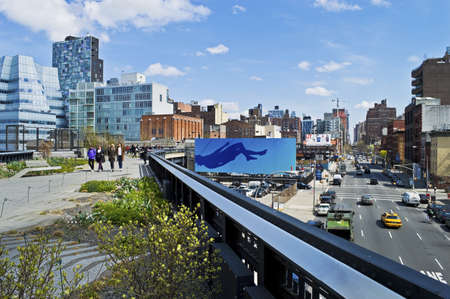 A view of the High Line Park above 10th Avenue in New York City.のeditorial素材