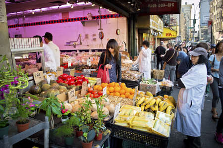 A produce and seafood market in China Town, New York City.のeditorial素材