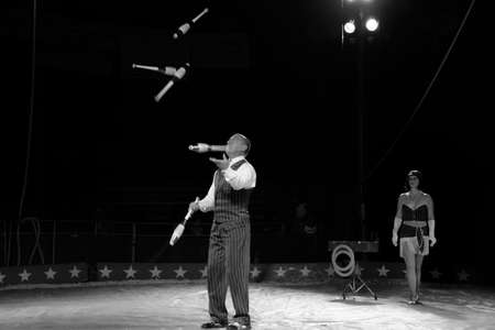 OLD BRIDGE, NEW JERSEY -JUNE 8 - A Juggler at the Kelly Miller Circus on June 8 2015 in Old Bridge New Jersey.のeditorial素材