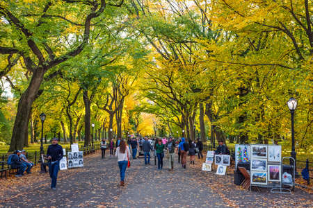 NEW YORK-OCTOBER 29: New Yorkers and tourists enjoy a beautiful Fall day on The Mall in Central Park on October 29 2015 in Manhattan.のeditorial素材