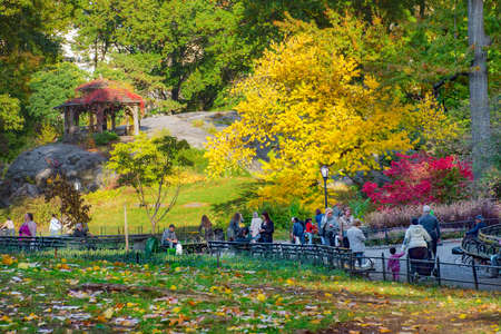 NEW YORK-OCTOBER 29 - People enjoy a walk through Central Park on a beautiful Autumn day on October 29, 2015 in New York City.のeditorial素材