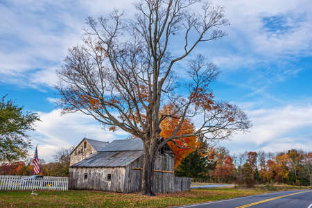 An Autumn scene in rural Central New Jersey with an old barn and Fall colors.のeditorial素材