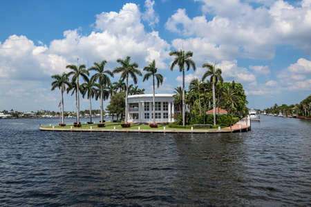 FORT LAUDERDALE, FLORIDA - JULY 14 - An island mansion surrounded by the canals on July 14 2018 in Fort Lauderdale Florida.のeditorial素材