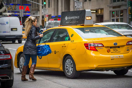 NEW YORK-January 20: A woman hails a taxi cab on January 20 2017 in New York City.のeditorial素材