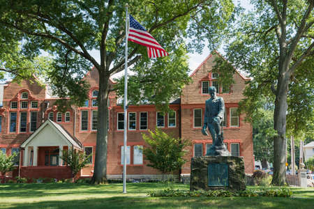 An historic World War I statue downtown in Sleepy Hollow New York.のeditorial素材