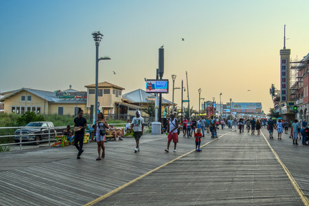 ATLANTIC CITY, NEW JERSEY - JULY 18: A crowded boardwalk on July 18, 2023 in Atlantic City, New Jersey.のeditorial素材