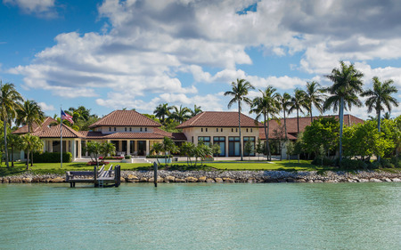 NAPLES, FLORIDA USA - May 8 2013: Large waterfront residence in the bayside area of Naples. Naples is one of the wealthiest cities in the United Statesのeditorial素材