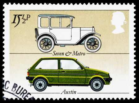 UNITED KINGDOM - CIRCA 1982: A British Used Postage Stamp celebrating the British Motor Industry, showing an Austin Seven and Austin Mini Metro Carのeditorial素材