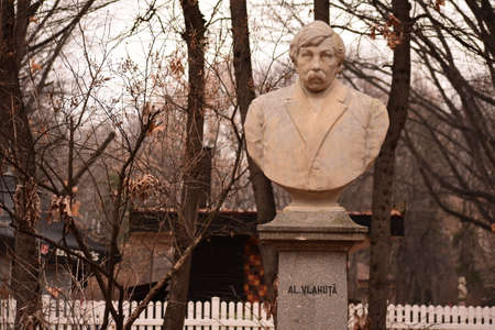 Al Vlahuta statue in King Michael i park in Bucharestのeditorial素材