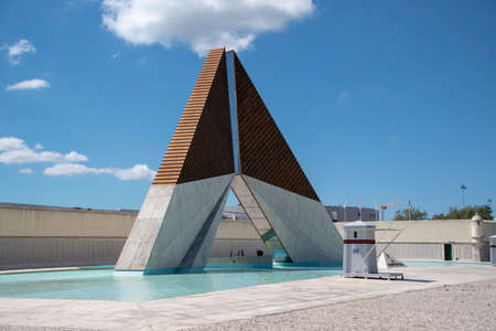 Landscape of Monument to the Overseas Combatants on a sunny summer day in Lisbonのeditorial素材