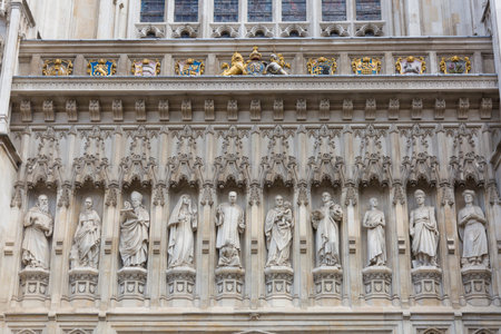 Statues Christian Martyrs of the 20th Century on the West Gate of the Westminster Abbey in London: Martin Luther King, Monsignor ÃÆ'Ã  'Ã Â ¢ Ã ¢, ¬ Ã ... "Oscar Romero, Dietrich Bonhoeffer, Elisabeth of Hesse-Darmstadt Maximilian Kolbe, Wang Zhiming, の写真素材