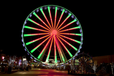Ferris Wheel in Pigeon Forge, Tennessee during the Christmas Holidays taken at night with long exposureの写真素材