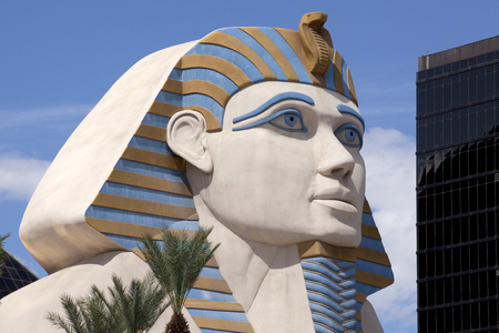 Luxor Hotel and Casino located on the southern end of Las Vegas Blvd has the form of an Egyptian pyramid at the entrance stands a large statue of the Sphinxのeditorial素材
