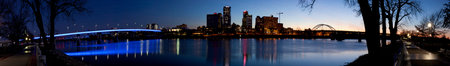 Panoramic evening cityscape of Little Rock, Arkansas, from across the Arkansas River.   8 pictures were used to make this large panoramic inageのeditorial素材
