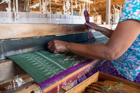 woman to tear a scarf at nyaung shweの写真素材