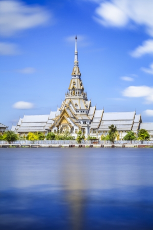The Temple of So-thorn, in Thailand with blusky and refrectionの写真素材