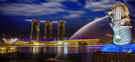 SINGAPORE - MARCH10: World's most expensive standalone casino property at US$ 6.3 billion. Marina Bay Sands Hotel dominates the skyline at Marina Bay March 10, 2013 in Singapore.のeditorial素材