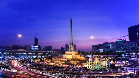 BANGKOK,THAILAND- JANUARY 14 : Million of protesters walked for anti government corruption (Prime Minister Yingluck Shinawatra ) at central Bangkok. on Janualy 14,2014 in Bangkok,Thailand.のeditorial素材