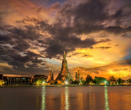 Arun temple or Wat Arun is icon of Thailand travel and landmark for Bangkok city, Bangkok, Thailandの写真素材