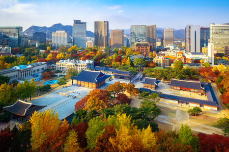 Autumn park and temple in old palace in Seoul city, Seoul, South Korea, Asiaのeditorial素材