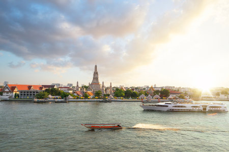 Arun temple and sunset background the best destination for travel in Bangkok city near Thailand grand place in Asiaの写真素材
