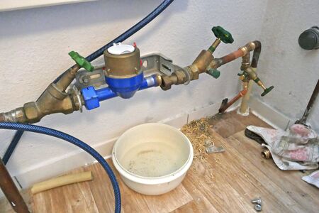 Installation of an outdoor faucet. Preparatory work to install an outdoor faucet.の写真素材