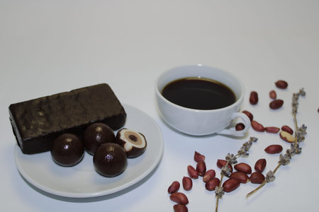 Black coffee. Chocolate. Peanut. Lavender.