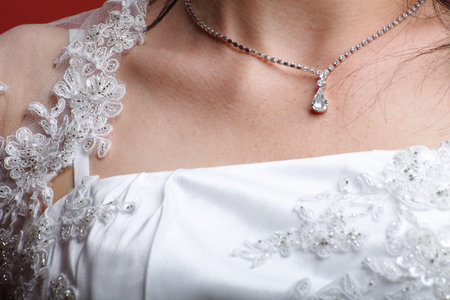 Chest of beautiful bride wearing pearl Necklaceの写真素材