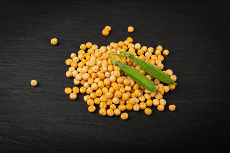 Dry Yellow Peas on Black Background, Whole Pea Pile, Raw Legume, Protein Source, Healthy Vegan Food, Scattered Dry Yellow Peas on White Backgroundの写真素材