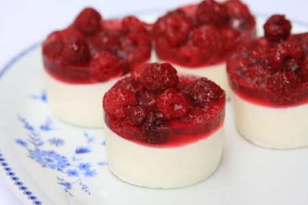 raspberry yogurt cakeの写真素材