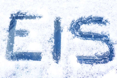 The German word for ice on a snowy window of a carの写真素材