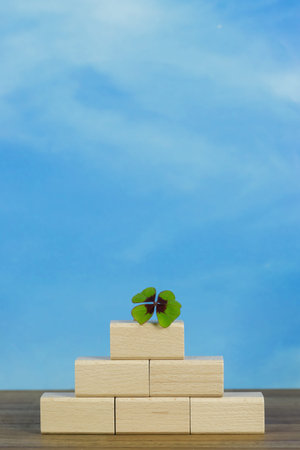 four leaf clover on winner blocks
