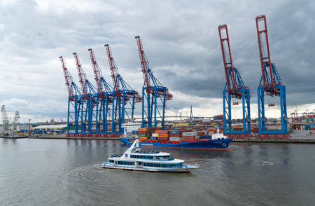 Loading cranes at the container port in Hamburg, Germany, May 30th 2022のeditorial素材