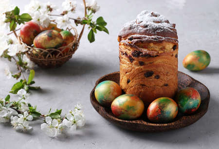 Easter cake Craffin and marble colorful eggs on gray background. Concept of the spring orthodox church holiday.の写真素材