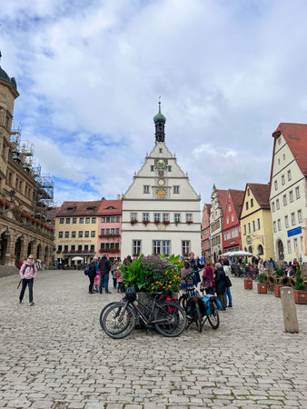 Market square with view of the Ratstrinkstube, renaissance building with astronomical clock, Rothenburg ob der Tauber, Bavaria, Middle Franconia, Germany,14.09. 2024のeditorial素材