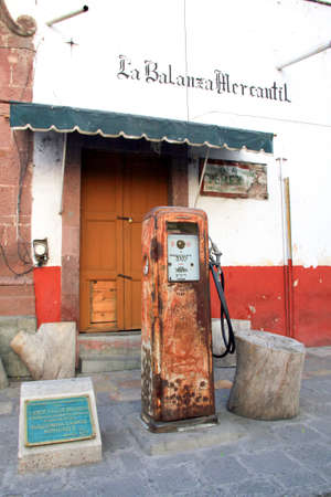 Vintage Rusty Nineteen-Forties Mexican Fuel Dispenserのeditorial素材