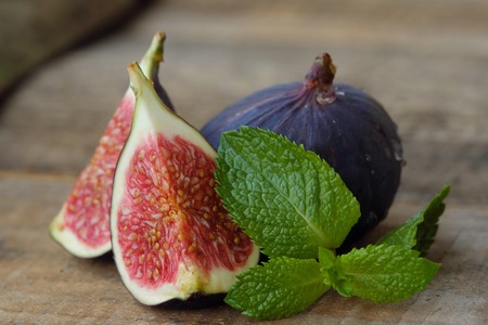 Delicious fresh figs with mint on the tableの写真素材