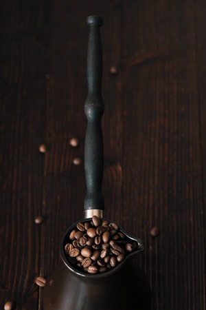 Roasted coffee beans in beautiful copper Turkの写真素材