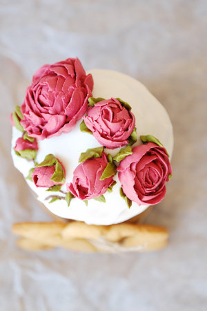 Easter cake with raisins and cream