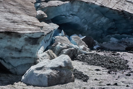 Hiking through the Altai mountains, glaciers, ice thickness, mountain rivers