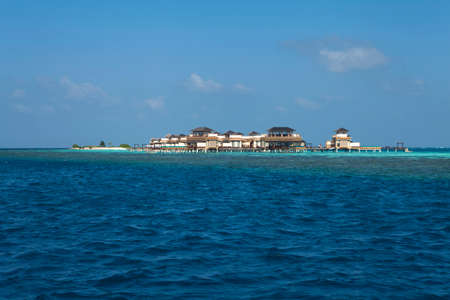 Perfect tropical island paradise beach Maldivesのeditorial素材