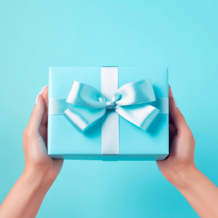 person holding a gift boxの素材