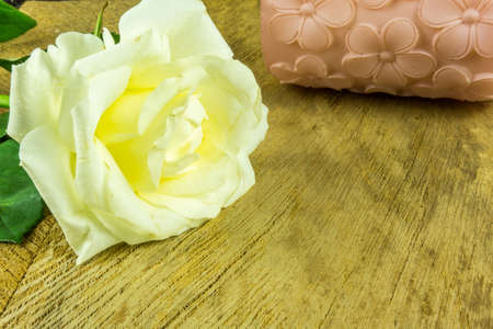 White roses on a rustic wooden tableの写真素材