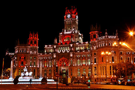 Cibeles Palace and Cibeles fountain at night.のeditorial素材