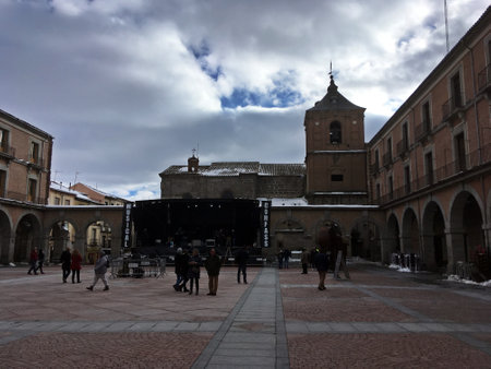 Avila, Spain. 02 10 2018. Festival with the animation of the orchestra: Musical Compass, at the city's carnival parties. Setting the stage in the Mercado Chico square.のeditorial素材